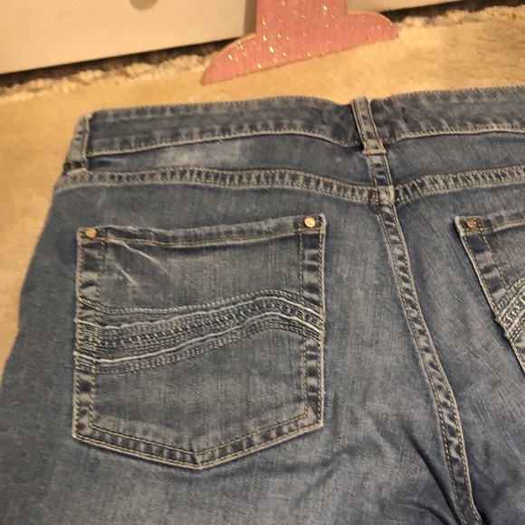 White House Black market, Capri jeans with zippers on the bottom. - Picture 6 of 10